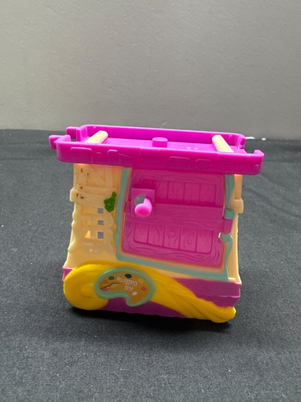 Disney Doorables Replacement Pink & Yellow Miniature Figure House With Window Ac